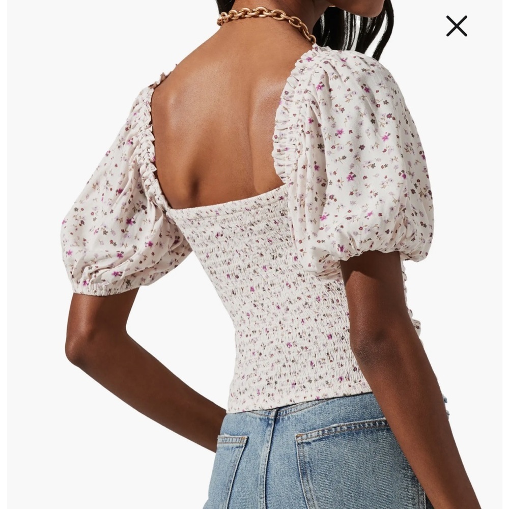 ASTR The Label Floral Ruched Puff Sleeve Top in Cream Lavender Ditsy Medium - Picture 2 of 10